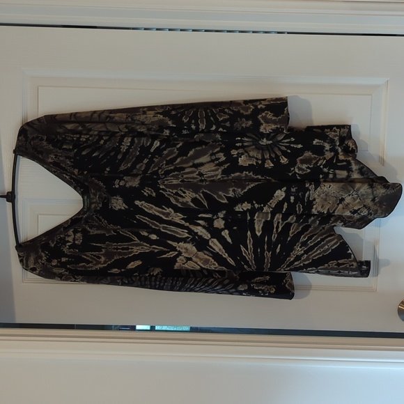 Kathmandu tunic tie die in black beige and gray.  Lace up front on neckline - Picture 1 of 4